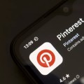 梦见洗头摩根大通上调评级及目标价 Pinterest股价上涨3.1%